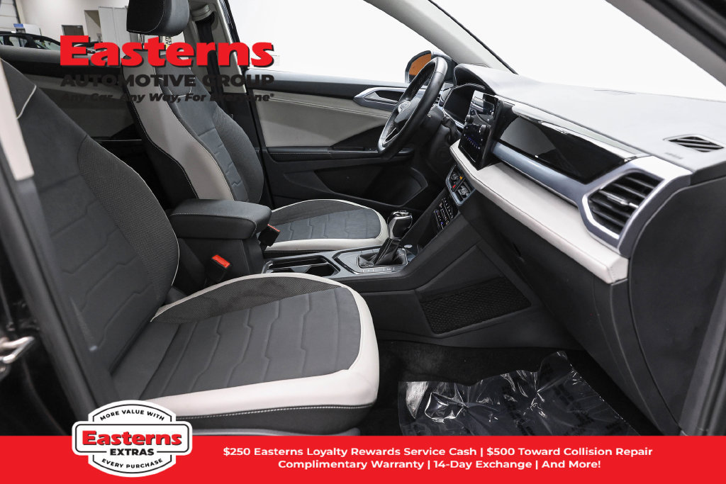 Used 2025 Volkswagen Taos SE FWD image 24