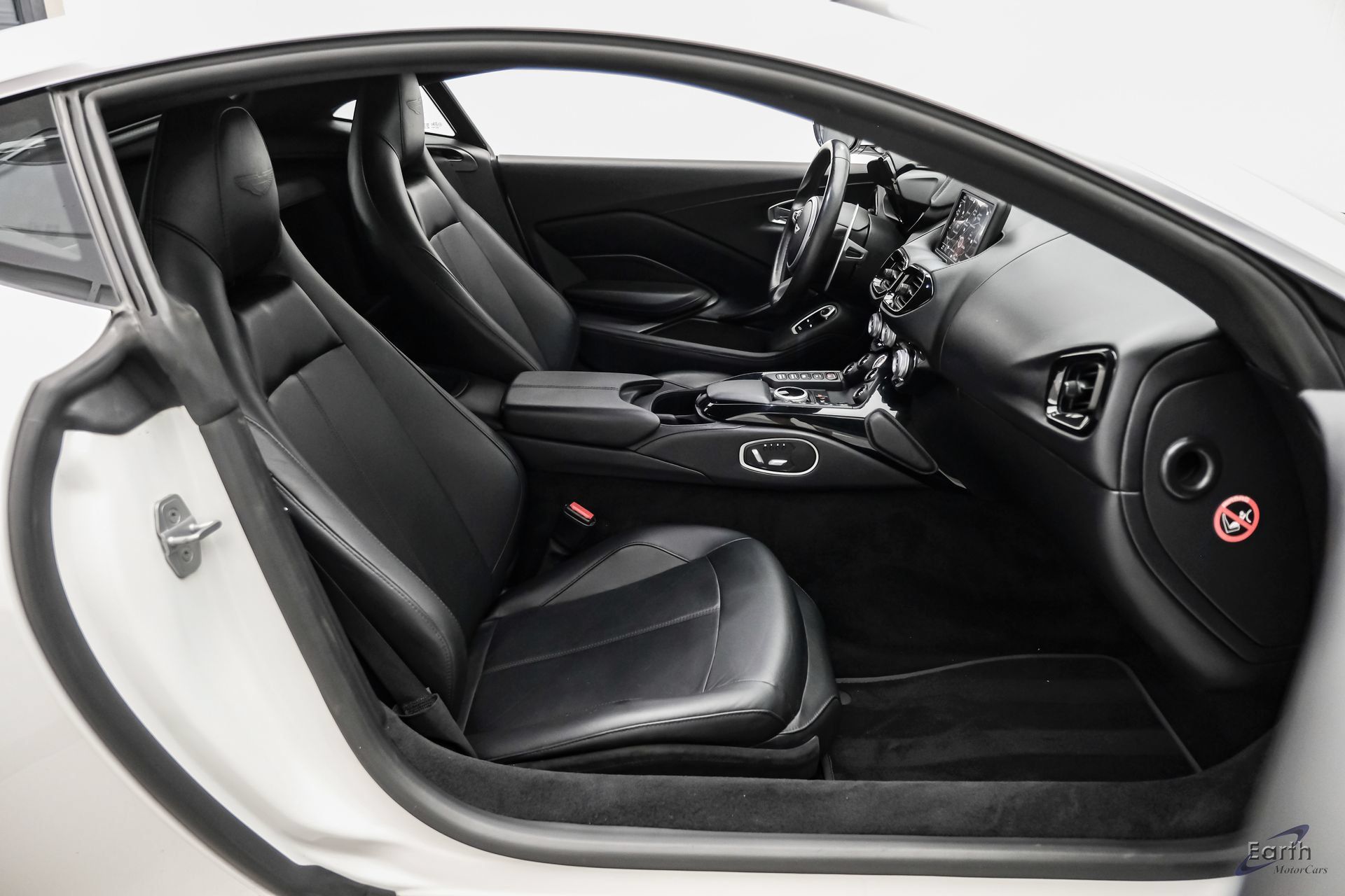 Used 2022 Aston Martin V8 Vantage Coupe RWD image 52