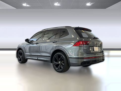 Used 2024 Volkswagen Tiguan SE R-Line FWD image 3
