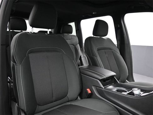 New 2025 Jeep Grand Cherokee Laredo image 24