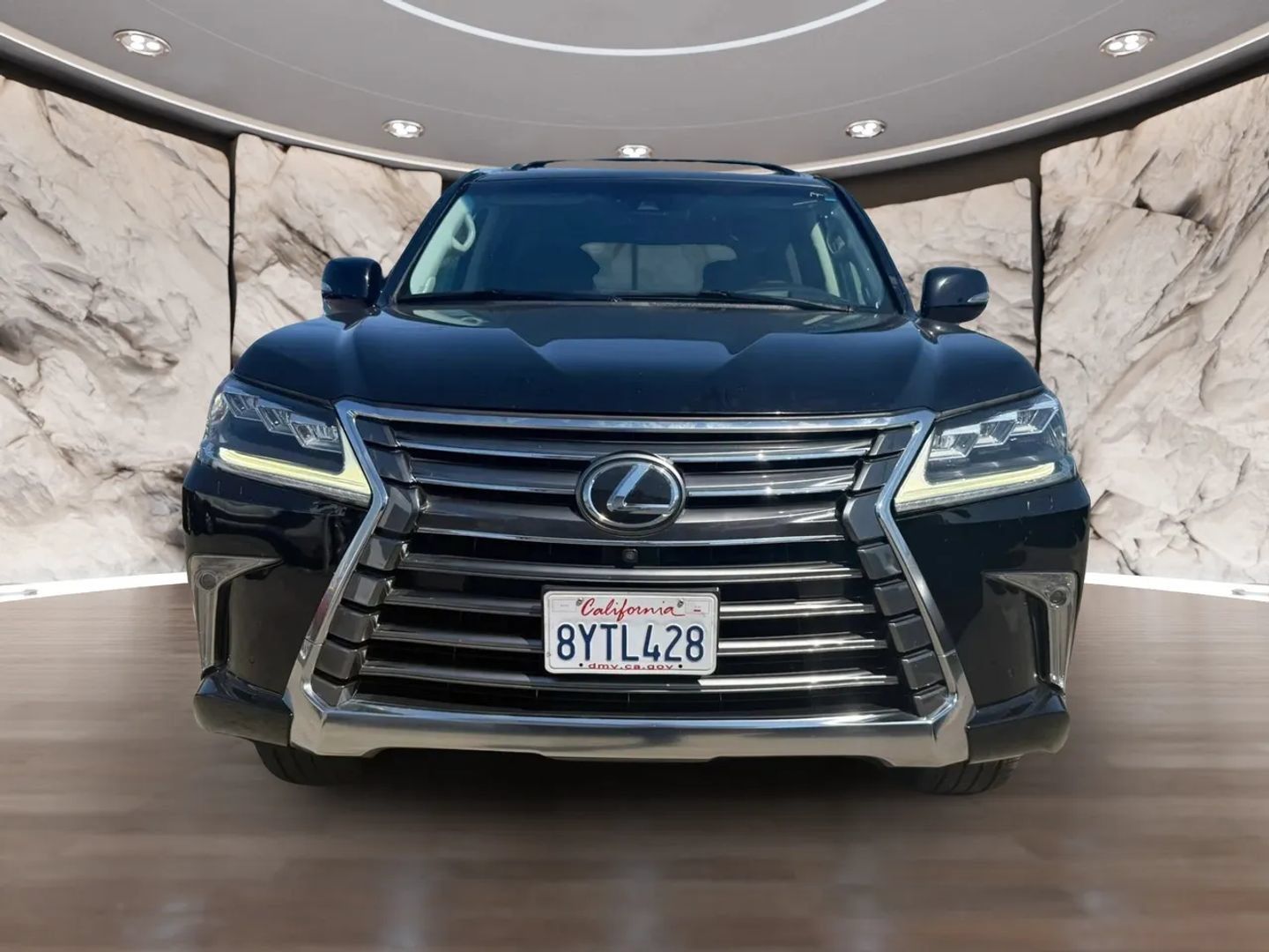 Used 2017 Lexus LX 570 4WD w/ Luxury Package image 2