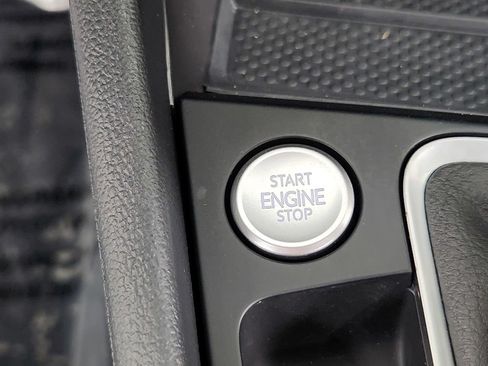 Used 2025 Volkswagen Jetta SE FWD image 22