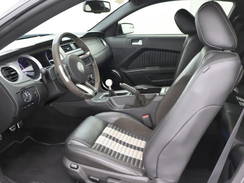 Used 2011 Ford Mustang Shelby GT500 RWD image 8