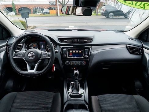 Used 2021 Nissan Rogue Sport S image 9