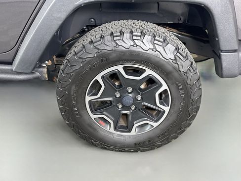Used 2017 Jeep Wrangler Unlimited Rubicon AWD/4WD image 34