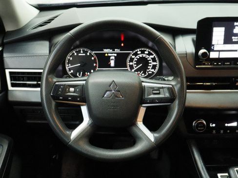 Used 2024 Mitsubishi Outlander ES FWD image 25