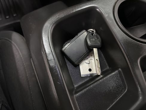 Used 2020 Chevrolet Silverado 1500 LT image 40