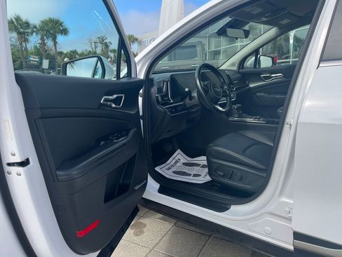 Used 2024 Kia Sportage EX image 10