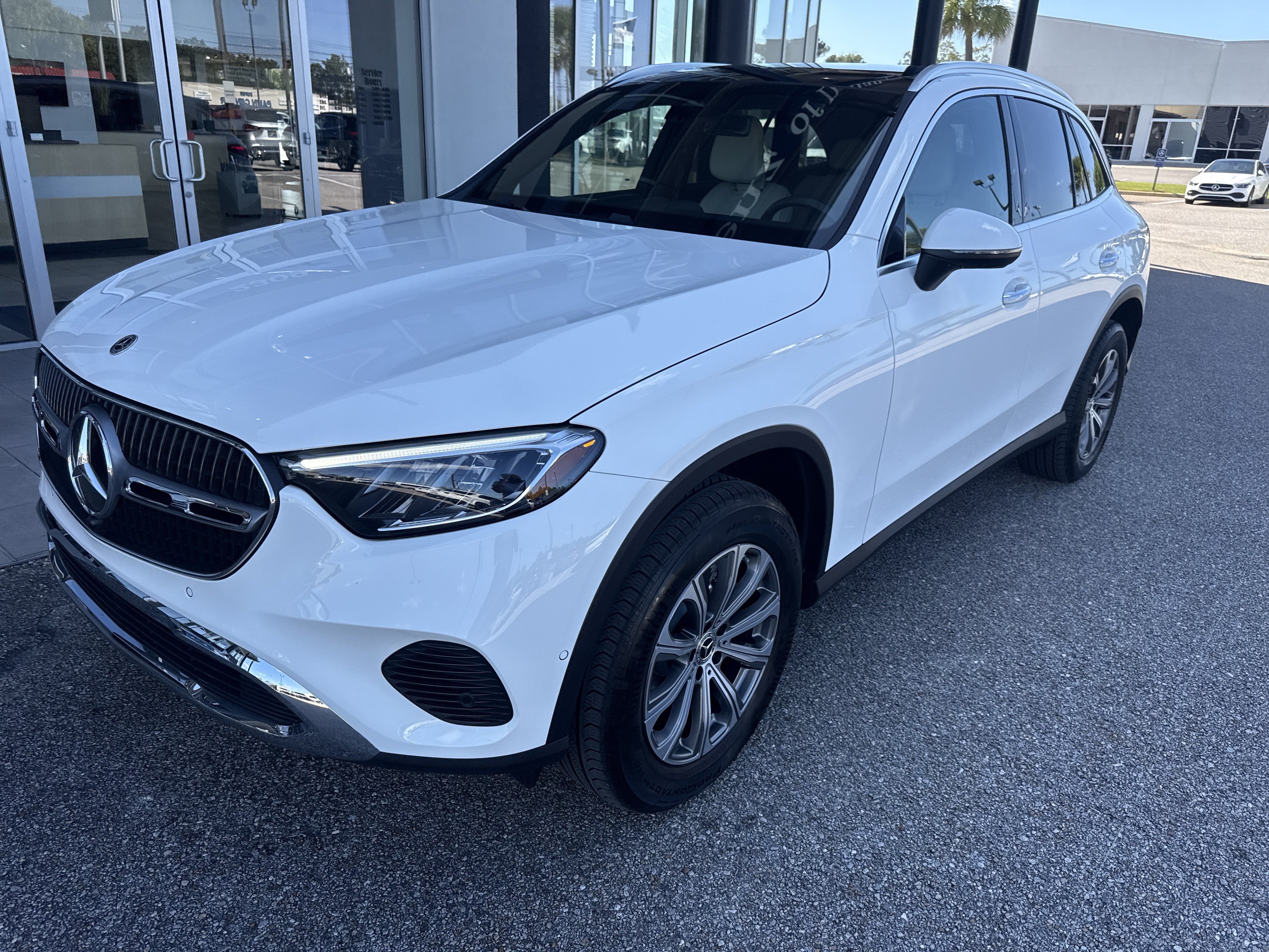 Used 2025 Mercedes-Benz GLC 300 4MATIC image 1