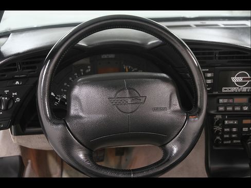 Used 1996 Chevrolet Corvette Convertible RWD image 8