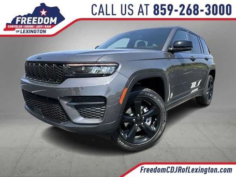 Used 2023 Jeep Grand Cherokee Altitude AWD/4WD image 1