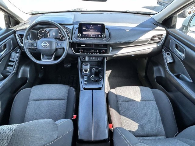 Used 2025 Nissan Rogue SV FWD image 4