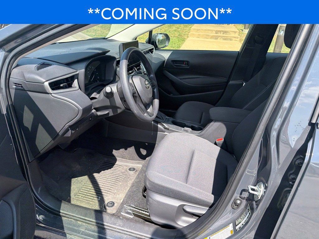 Used 2025 Toyota Corolla LE FWD image 9