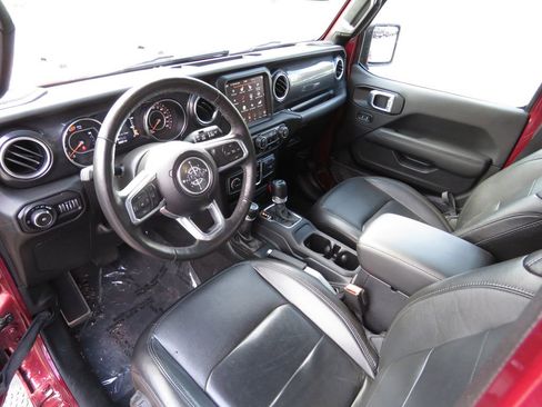 Used 2021 Jeep Wrangler Unlimited Sahara AWD/4WD image 11