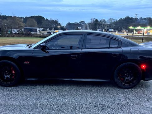 Used 2016 Dodge Charger SRT w/ Technology Group image 11