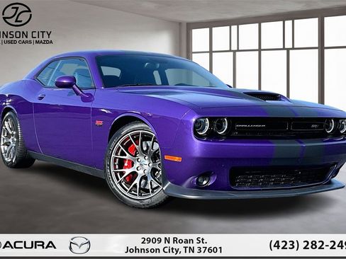 Used 2016 Dodge Challenger SRT image 12