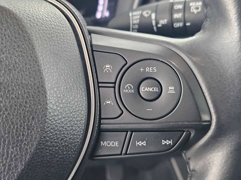 Used 2023 Toyota Corolla Cross XLE image 28