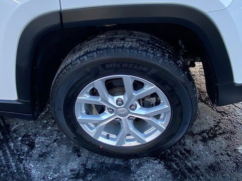 Certified 2023 Jeep Grand Cherokee Limited image 24