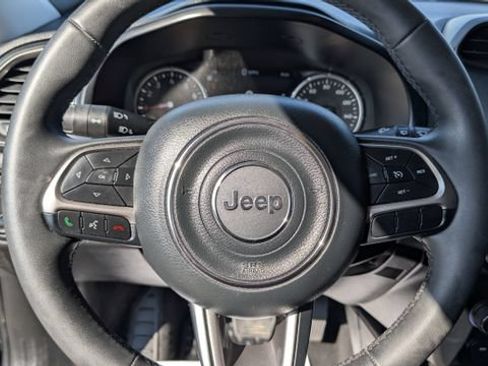 Used 2022 Jeep Renegade Latitude AWD/4WD image 18