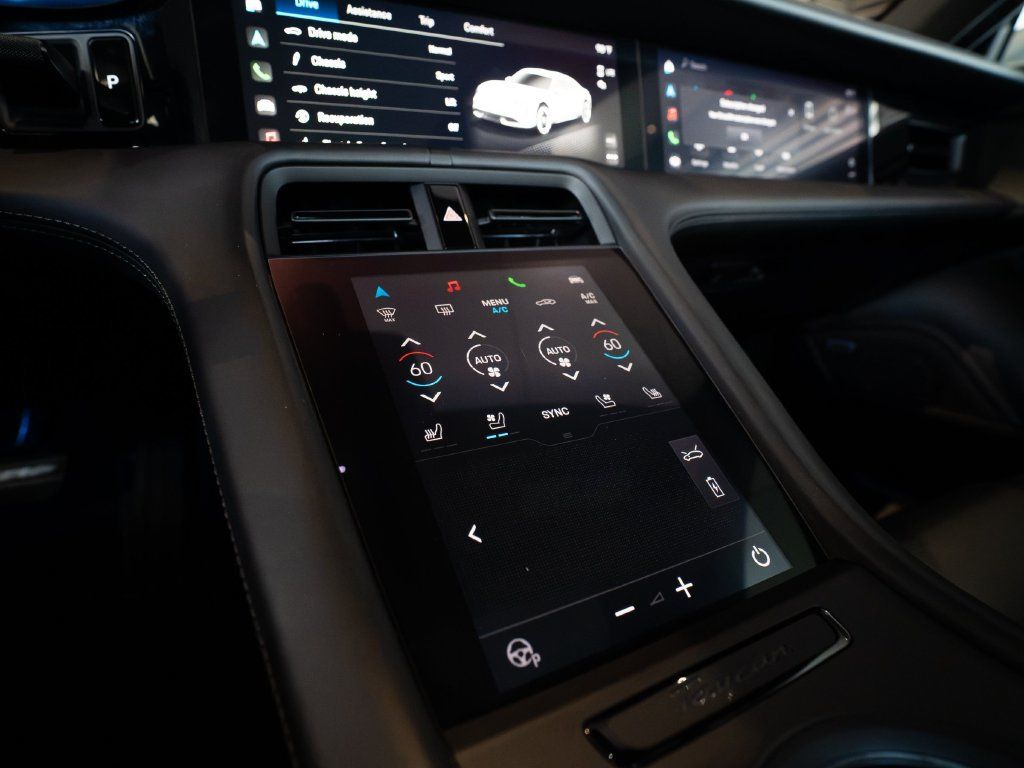Certified 2023 Porsche Taycan 4S AWD/4WD image 19