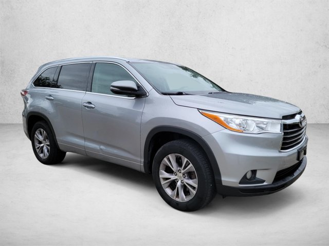 Used 2015 Toyota Highlander XLE FWD image 3