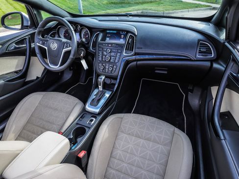 Used 2016 Buick Cascada Premium image 31