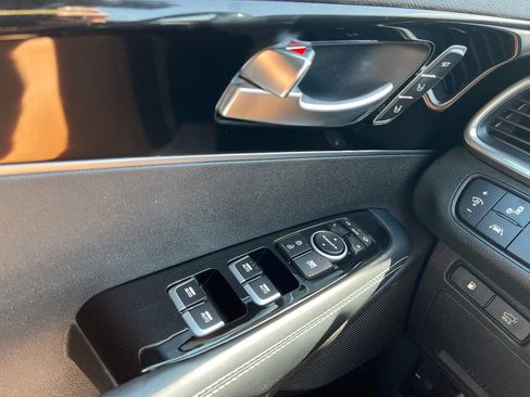 Used 2017 Kia Sorento SX image 23