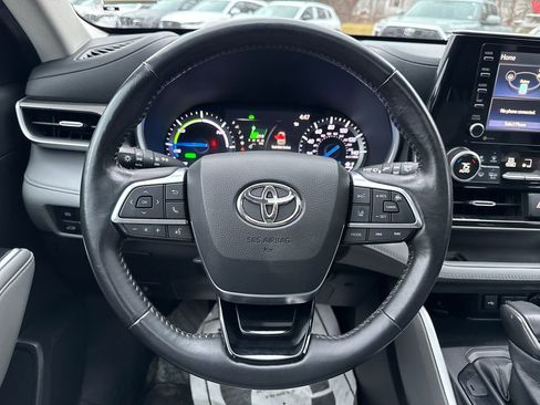 Used 2020 Toyota Highlander XLE image 29