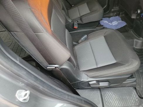 Used 2022 Ford Explorer XLT image 6