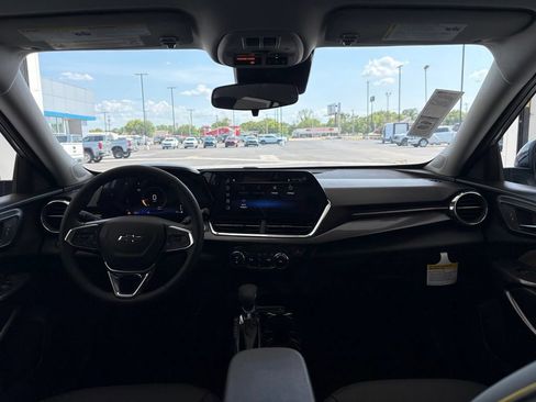 New 2026 Chevrolet Trax ACTIV w/ Sunroof Package FWD image 42