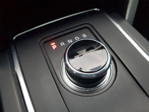 Used 2017 Land Rover Discovery Sport HSE image 24