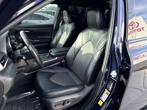 Used 2023 Toyota Highlander XSE image 11