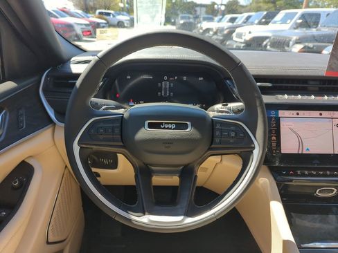 New 2026 Jeep Grand Cherokee Limited w/ Limited Altitude Package AWD/4WD image 17