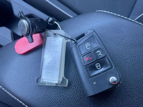 Used 2025 Volkswagen Jetta Sport image 22