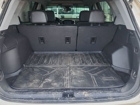 Used 2024 GMC Terrain SLT w/ Infotainment Package II AWD/4WD image 5