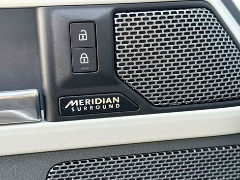 Used 2023 Land Rover Defender 90 X-Dynamic SE image 20