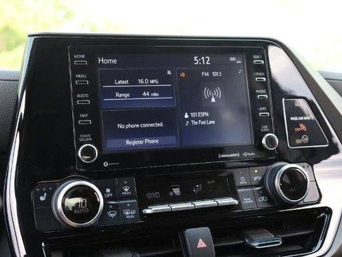Used 2022 Toyota Highlander XLE AWD/4WD image 14