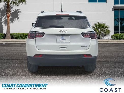 Used 2022 Jeep Compass Latitude FWD image 7