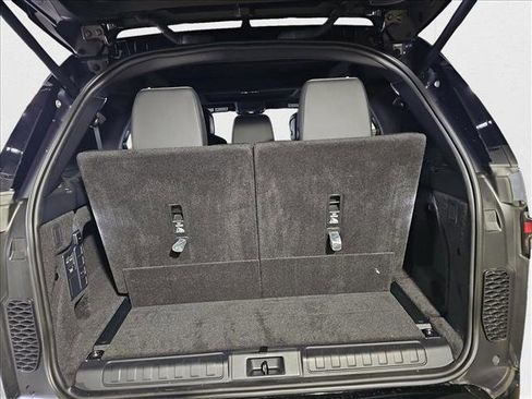 New 2025 Land Rover Discovery Dynamic SE AWD/4WD image 12