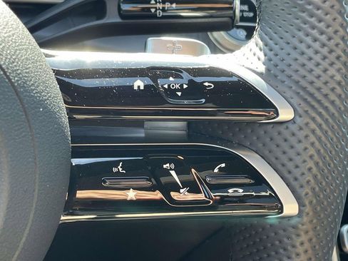 Used 2024 Mercedes-Benz GLC 300 4MATIC image 11