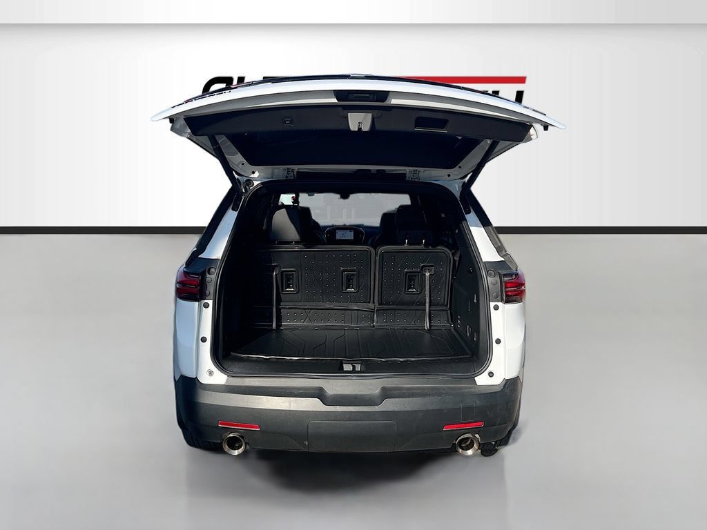 Used 2023 Chevrolet Traverse RS w/ LPO, Cargo Package FWD image 27