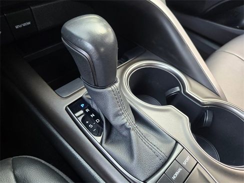 Used 2022 Toyota Camry SE image 34