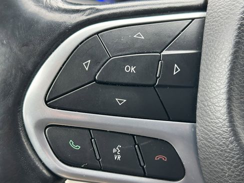 Used 2020 Chrysler Pacifica Touring-L image 21