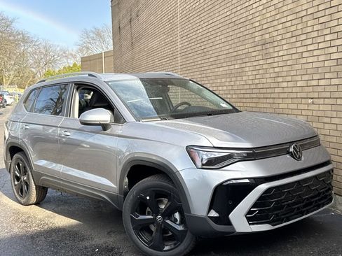 New 2025 Volkswagen Taos SEL image 2