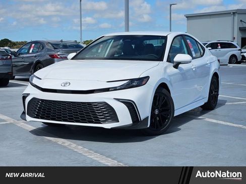 Used 2026 Toyota Camry SE image 1