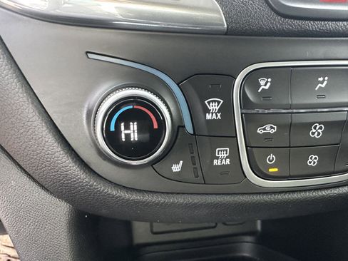 Used 2020 Chevrolet Equinox LT w/ Driver Convenience Package image 34