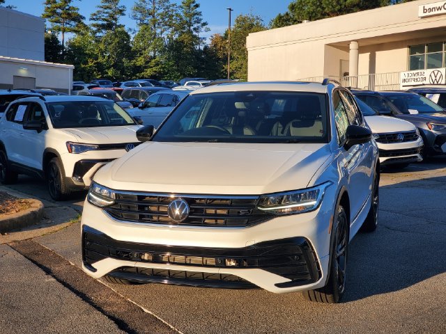 Certified 2023 Volkswagen Tiguan SE R-Line FWD image 37