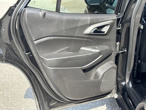 Used 2025 Chevrolet Trax LT w/ LT Convenience Package image 21