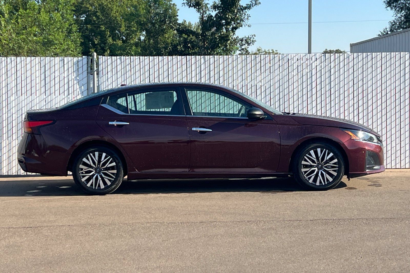 Used 2024 Nissan Altima 2.5 SV FWD image 3