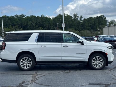 Used 2023 Chevrolet Suburban Premier RWD image 4
